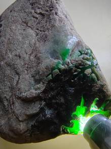 Bongkah Mentah Jadeite "Icy Vivid Green" Burma