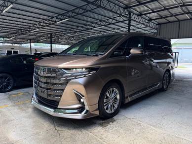 Toyota Alphard Z in KLCC, KUL