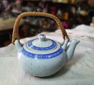 Chinese Asian Rice Grain Blue And White Teapot Dra