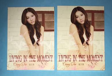 CASEY TSE 謝文雅 - LIVING IN THE MOMENT Cd