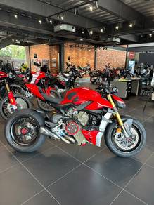 Ducati Streetfighter V2