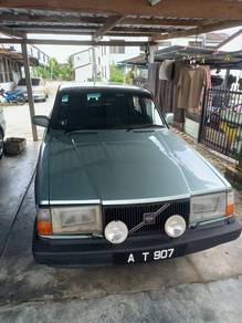 Volvo 240 GL in Port Dickson, NSN