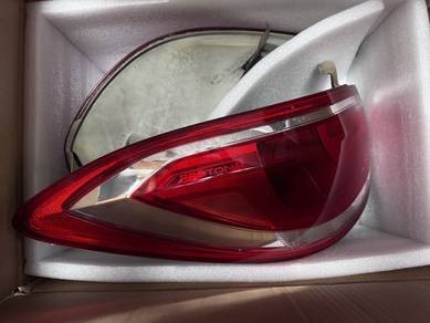 Lampu belakang proton persona 2017