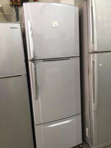 Toshiba 3 Doors Refrigerator Peti Ais Sejuk Pintu