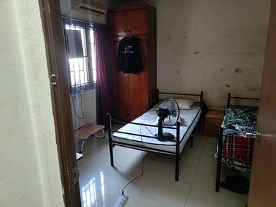 Room in Seri Kembangan, SGR