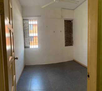 Room in Gersik / Saguking / Jawa / Parit, LBN