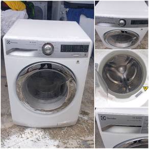 Electrolux front load 2in1 hot washer dryer 9/6-kg
