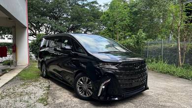 Toyota Alphard Z in Desa Petaling, KUL