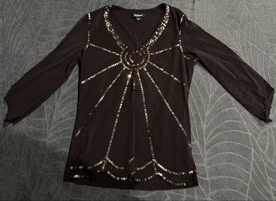 Elegant long-sleeve sequin blouse description