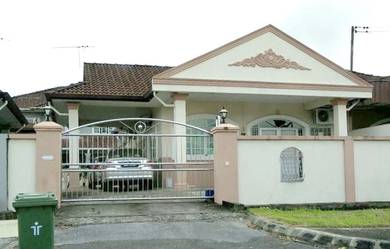 Semi-Detached House For Rent in Kuching,SWK