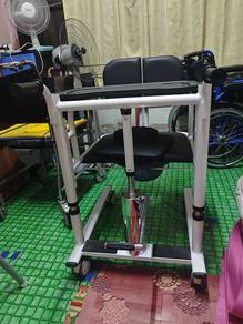 Kerusi Transfer Pesakit Hydraulic / Commode Chair