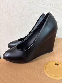Black Wedges