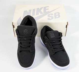 Nike SB Dunk Low Noir Black