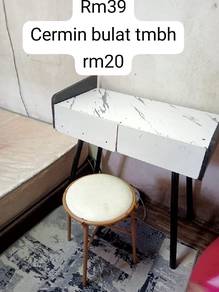 meja solek ada cermin