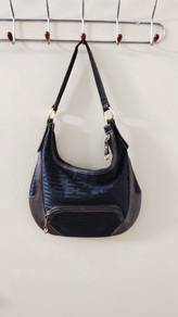 Second hand anti-robbery sling bag