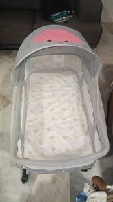 Baby Bedside Sleeper / Bassinet with Mosquito Net