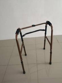 Reciprocal walking frame bronze Penanti Berapit