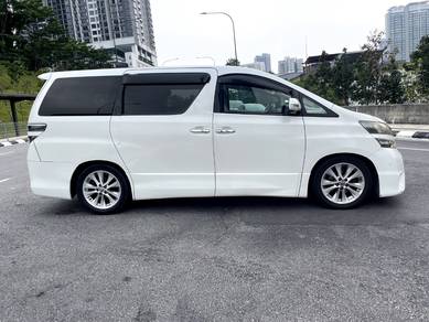 Toyota Vellfire V in City Centre, KUL