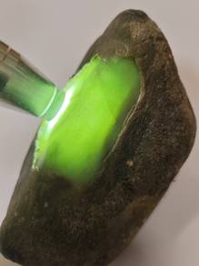 Bongkah Mentah Jadeite Burma (Gred A) Hijau Muda