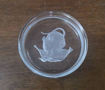 Hoya Crystal trinket dish mouse on leaf