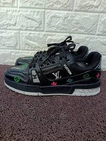 uk6 Louis Vuitton Black Monogram Sneakers