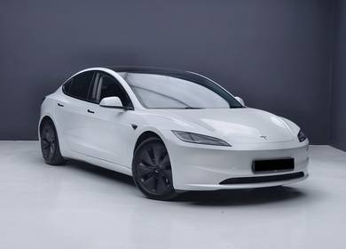 Tesla Model 3 LONG RANGE AWD in Cheras, KUL
