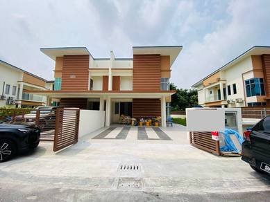 Semi-Detached House For Sale in Shah Alam,SGR