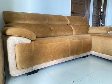baruu-baruu lagi sofa