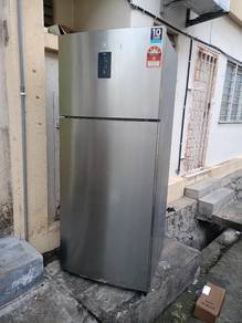 Peti sejuk rosak dua pintu
