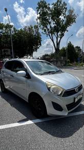 Perodua Axia G in Sungai Buloh, SGR