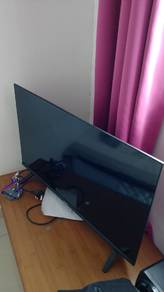 tv skyworth 28"