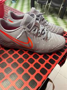 kasut futsal nike