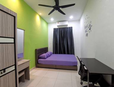 Room in Senai, JHR