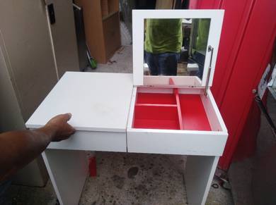 White Dressing Table wt Hidden Mirror TA268