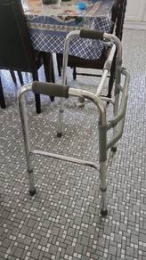 Tongkat Warga Emas Empat Kaki