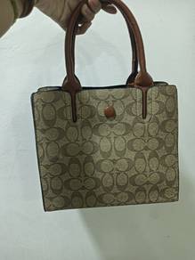 Handbags 