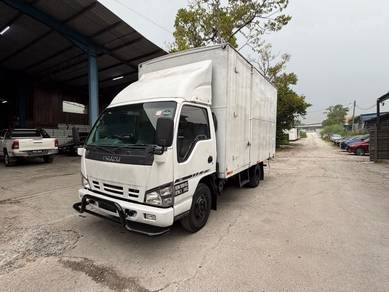 14.5 Kaki Isuzu NPR66ULH Box