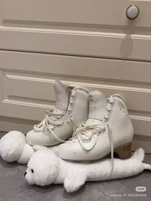 Selling EDEA CHORUS FIGURE SKATING SHOES