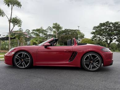 Porsche 718 CAYMAN S in Setia Alam, SGR