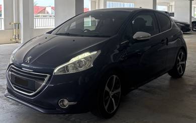 Peugeot 208 VTi ALLURE in Tanjong Tokong, PNG
