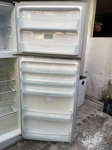 Toshiba 2 doors fridge refrigerator peti ais