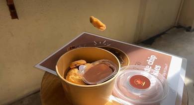 Cookies with chocolate dipping