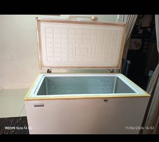 Hesstar chest freezer 220L (Negotiable)