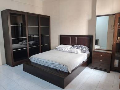 Complete 3-Piece Queen Bedroom Set