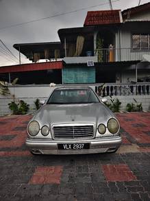 Mercedes Benz E230 230 AVANTGARDE (CBU) in Kajang, SGR