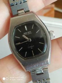 Vintage manual wind seiko lady watch