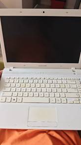 Samsung laptop built-in cd reade(with ori charger)