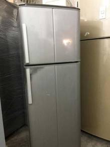 Refrigerator Sanyo 2 Pintu Fridge Freezer Recond