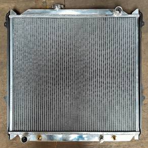 Toyota Landcruiser 90 95 3RZ Petrol radiator 4x4