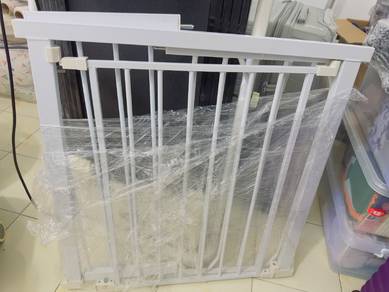Baby safety gate